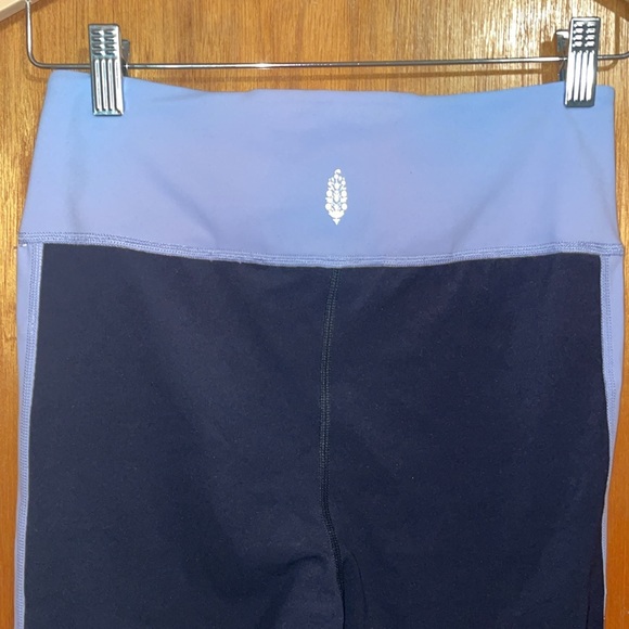 •FP MOVEMENT BY FREE PEOPLE•NWT SAIL AWAY LEGGINGS IN BLACK & LILAC SIZE SMALL - Picture 9 of 10